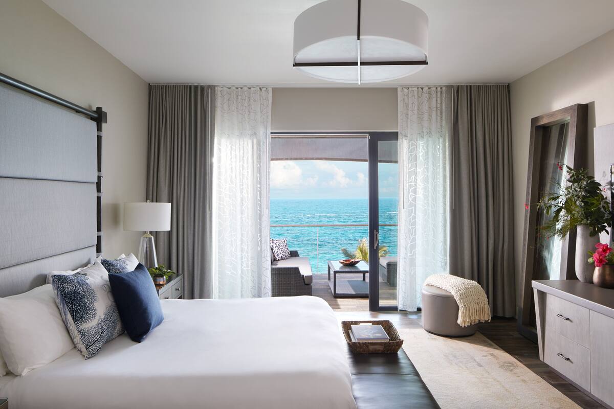 king balcony suite | minibar, in-room safe, desk, soundproofing