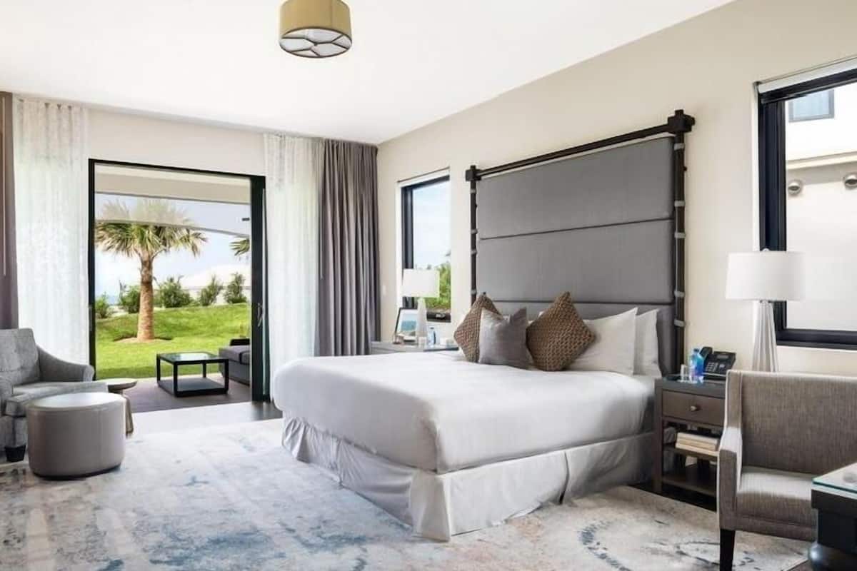 Villa, 1 King Bed, Garden View