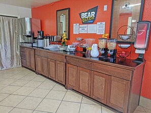 Breakfast area - Travelodge by Wyndham Houston Hobby Airport (Houston)