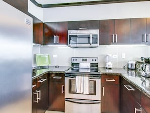 Apartment, 2 Bedrooms | Private kitchen