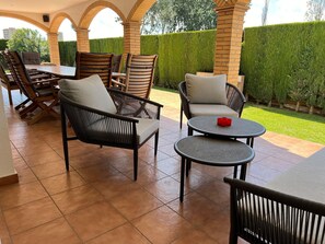 Outdoor dining - Holiday Home Sant Pere near Bay of Roses (Sant Pere Pescador)