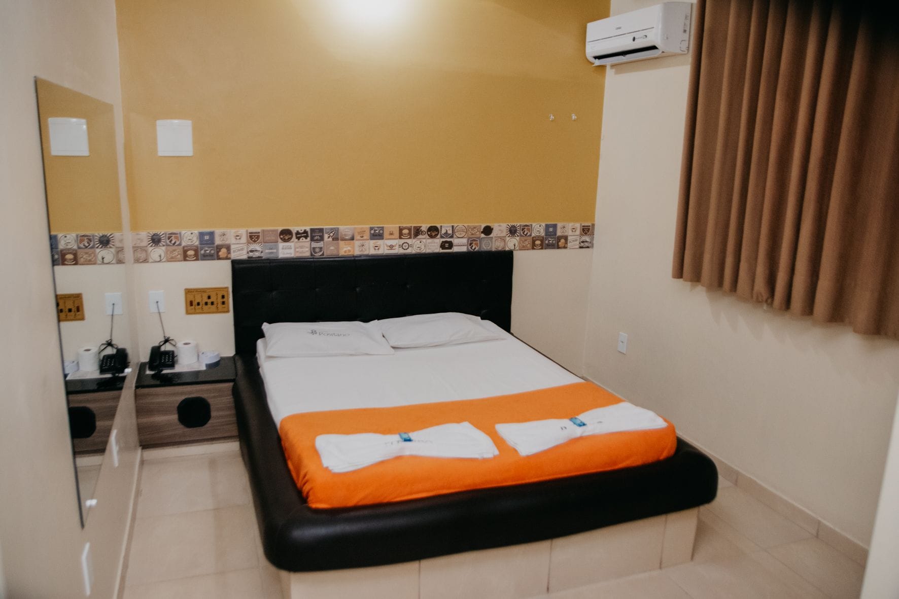 Frigobar, cortinas blackout, Wi-Fi de cortesia