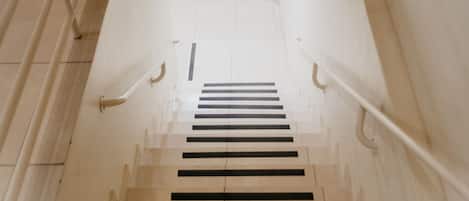 Minibar, cortinas blackout y wifi gratis