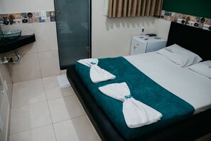 Minibar, cortinas opacas, wifi gratis