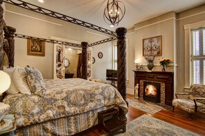 The Pulaski | Pillowtop beds, individually decorated, individually furnished - McMillan Inn Bed and Breakfast (Savannah)