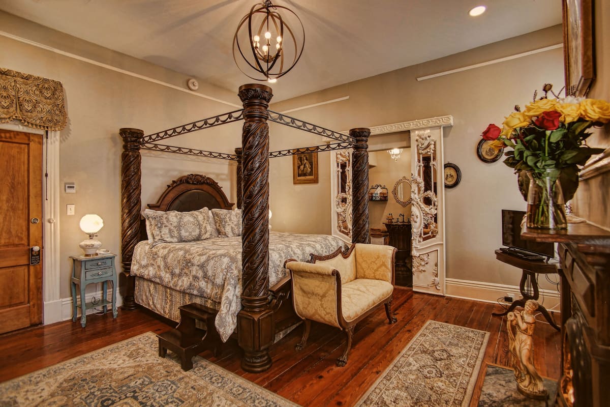 Room, 1 King Bed, Non Smoking