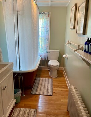 Deluxe Room, Private Bathroom (Field of Dreams) | Bathroom | Free toiletries, hair dryer, bathrobes, towels - Harbour House Inn (Cheshire)