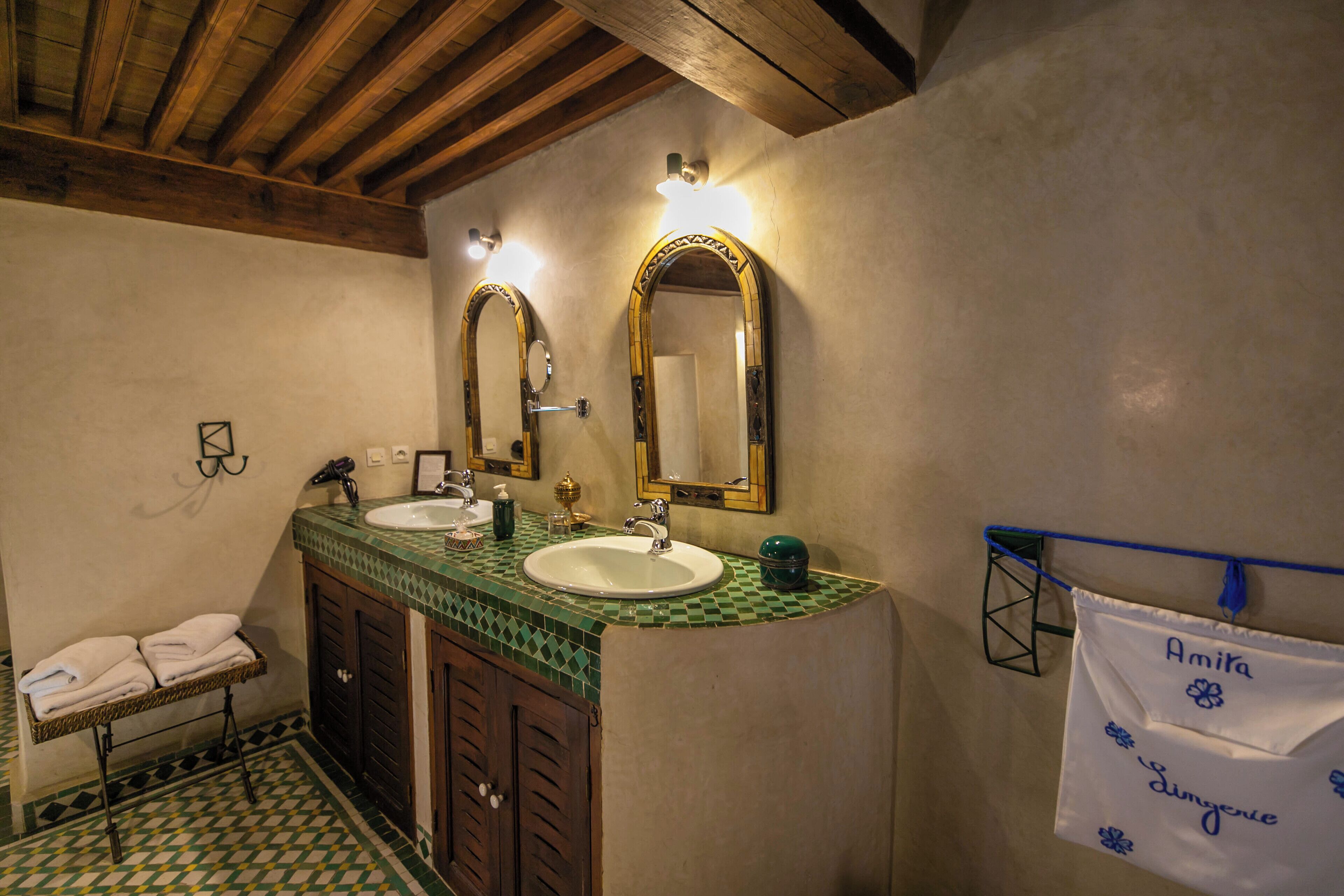 Bathroom sink