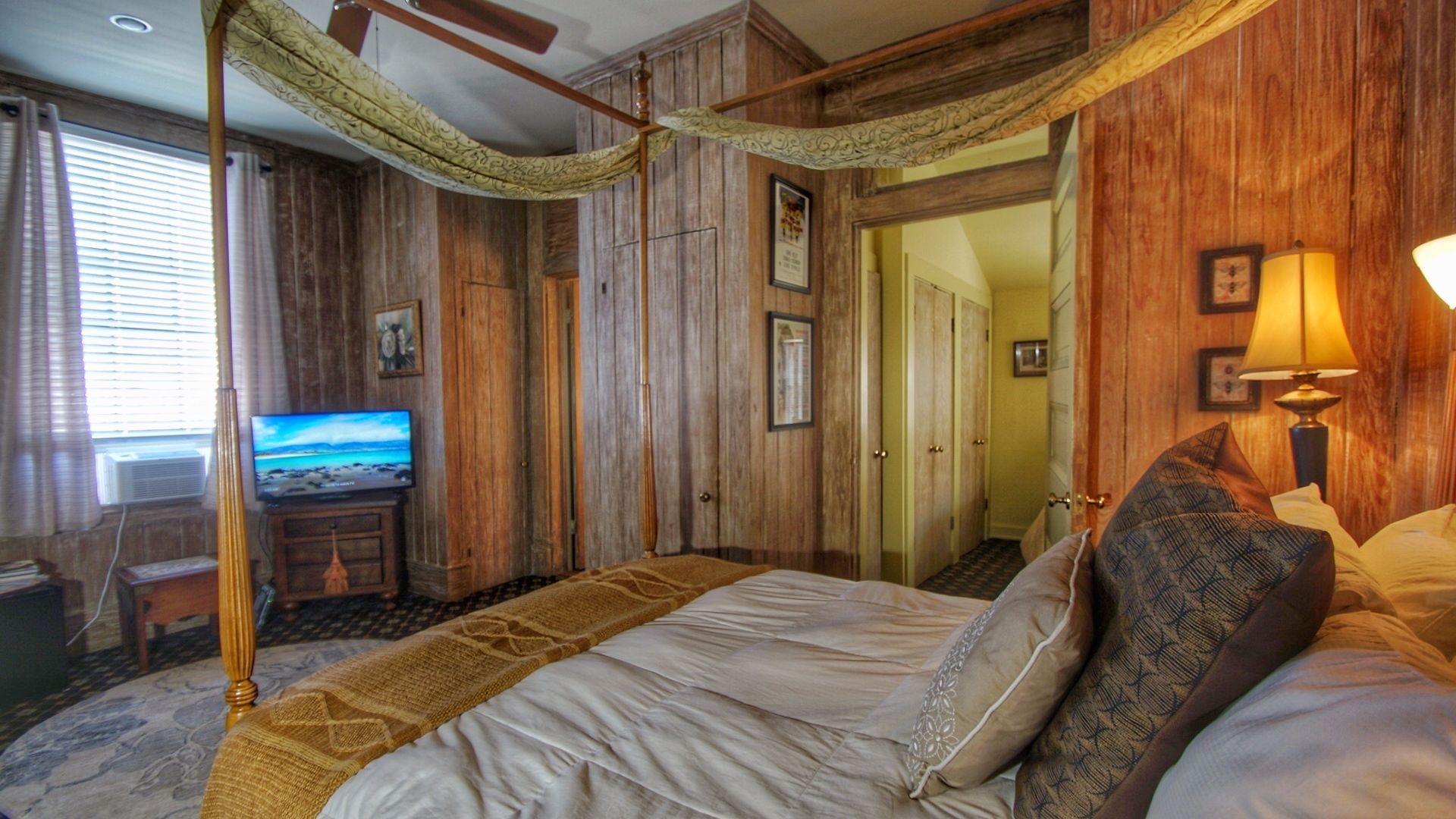 Premium Quadruple Room, 2 Bedrooms, Ensuite (Clark Gable Suite) | 高級寢具、獨特裝潢、布置獨特、遮光布/窗簾