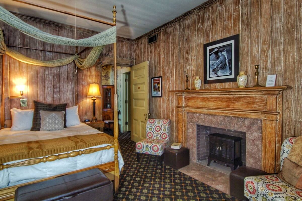 Premium Quadruple Room, 2 Bedrooms, Ensuite (Clark Gable Suite) | 高档床上用品、遮光窗帘、熨斗/熨衣板、免费 WiFi