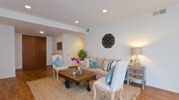 Apartment, 2 Bedrooms | Living area