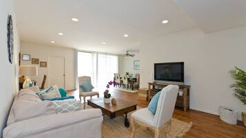 Apartment, 2 Bedrooms | Living area