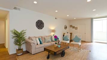 Apartment, 2 Bedrooms | Living area