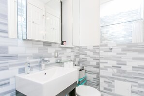 Apartment, 1 Bedroom | Bathroom sink