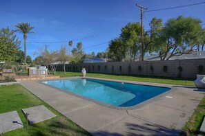 Departamento, 3 habitaciones | Alberca al aire libre