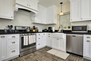 Apartment, 4 Bedrooms | Private kitchen | Fridge, microwave, coffee/tea maker - PX002 4 Bedroom Apartment By Senstay (Phoenix)