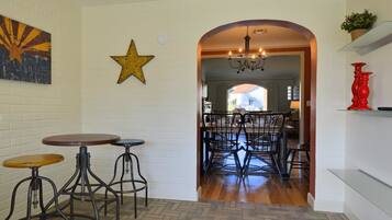 Apartemen, 4 kamar tidur | Makan di kamar