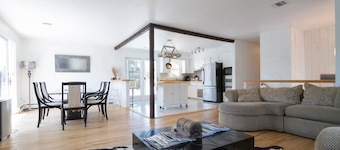 SH001 5 Bedroom Holiday home By Senstay