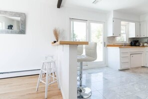 Casa, 5 dormitoris | Cuina privada | Frigorífic, microones i cafetera i tetera 