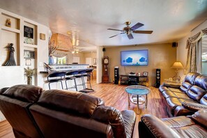 Apartment, 4 Bedrooms | Living area