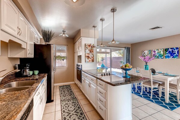 Apartment, 4 Bedrooms | Private kitchen | Fridge, microwave, coffee/tea maker - PX019 4 Bedroom Apartment By Senstay (Scottsdale)