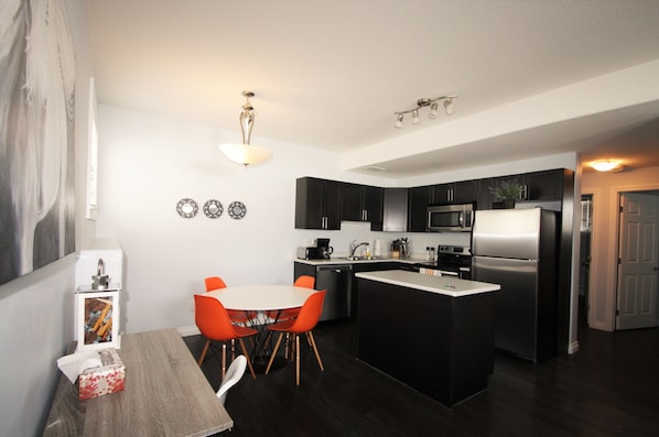 Suite, 2 Bedrooms | In-room dining