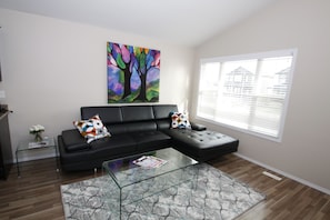 Suite, 3 Bedrooms | Living room