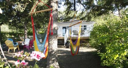 Lakefront Cottage in Manitou Beach