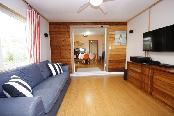 Suite, 3 Bedrooms | Living area