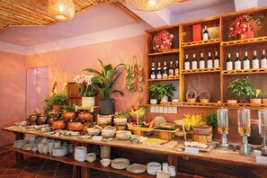 Free daily buffet breakfast
