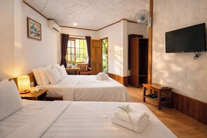 Bungalow Superior, pemandangan kebun | Seprai katun Mesir, minibar, brankas, dan meja kerja