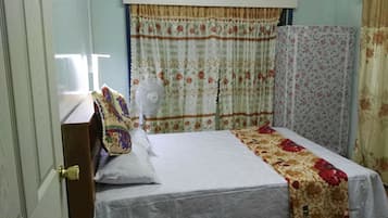 Room 1 | 1 bedroom, desk, free WiFi