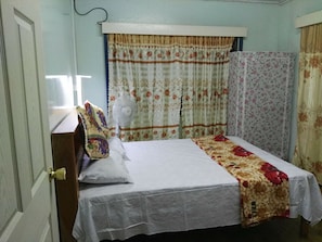 Room 1 | 1 bedroom, desk, free WiFi