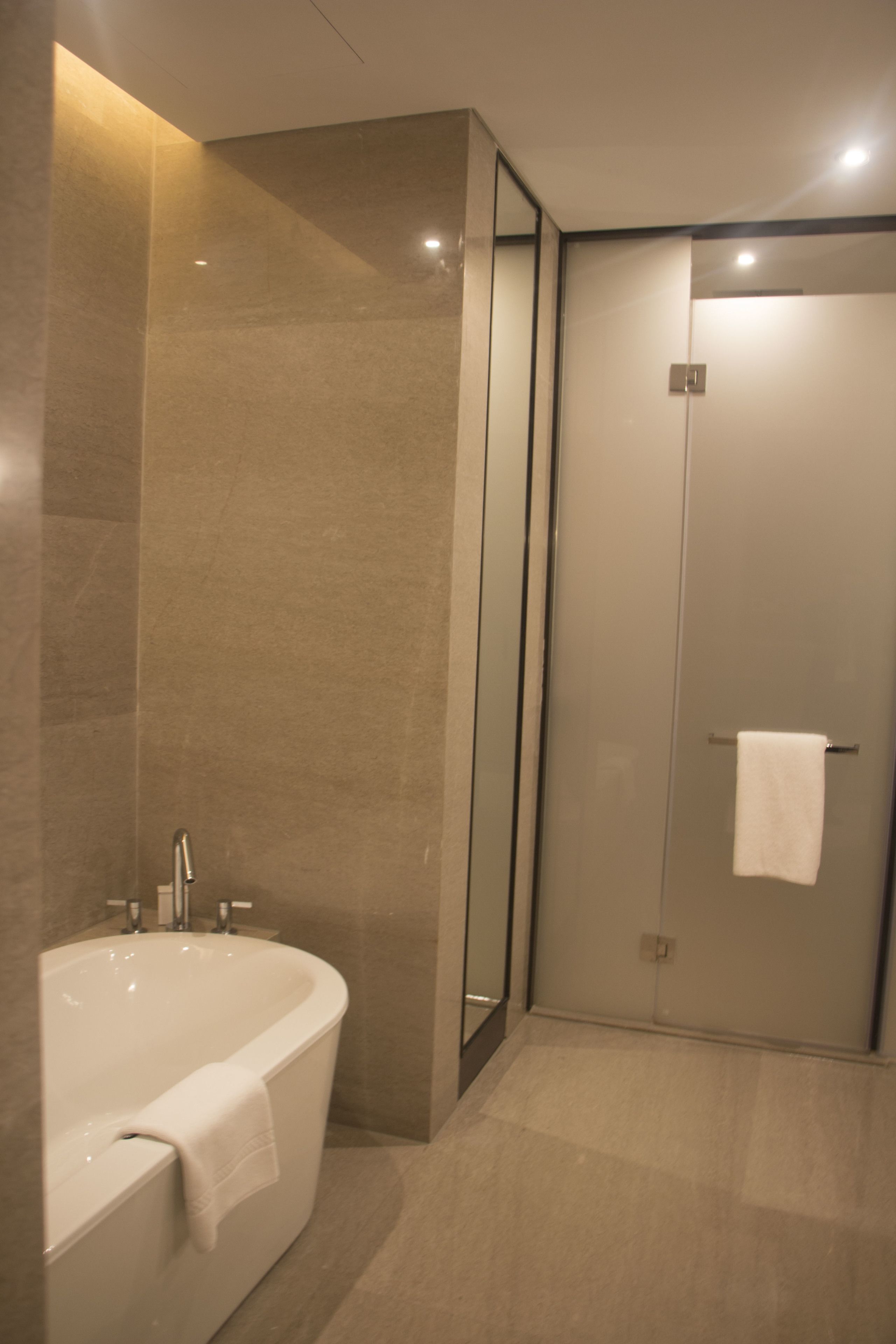 business king room | bathroom | separate bathtub and shower, free toiletries, hair dryer, slippers