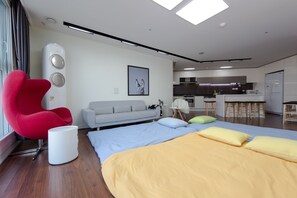 Presidential Condo, Multiple Beds, 2 Bathrooms, City View | Private kitchen - Luxury View Family Seoul Station (Seoul)