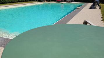 Sæsonbestemt udendørs pool