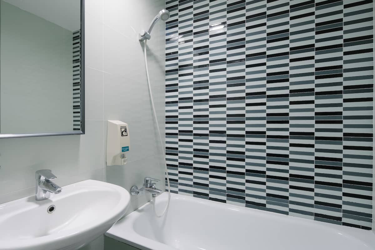 deep-soaking bathtub, hair dryer, towels