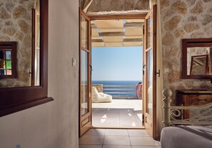 Blue Caves Villas | 3-bedroom Villa CRYSTAL | 免費迷你吧物品、獨特裝潢、布置獨特、遮光布/窗簾