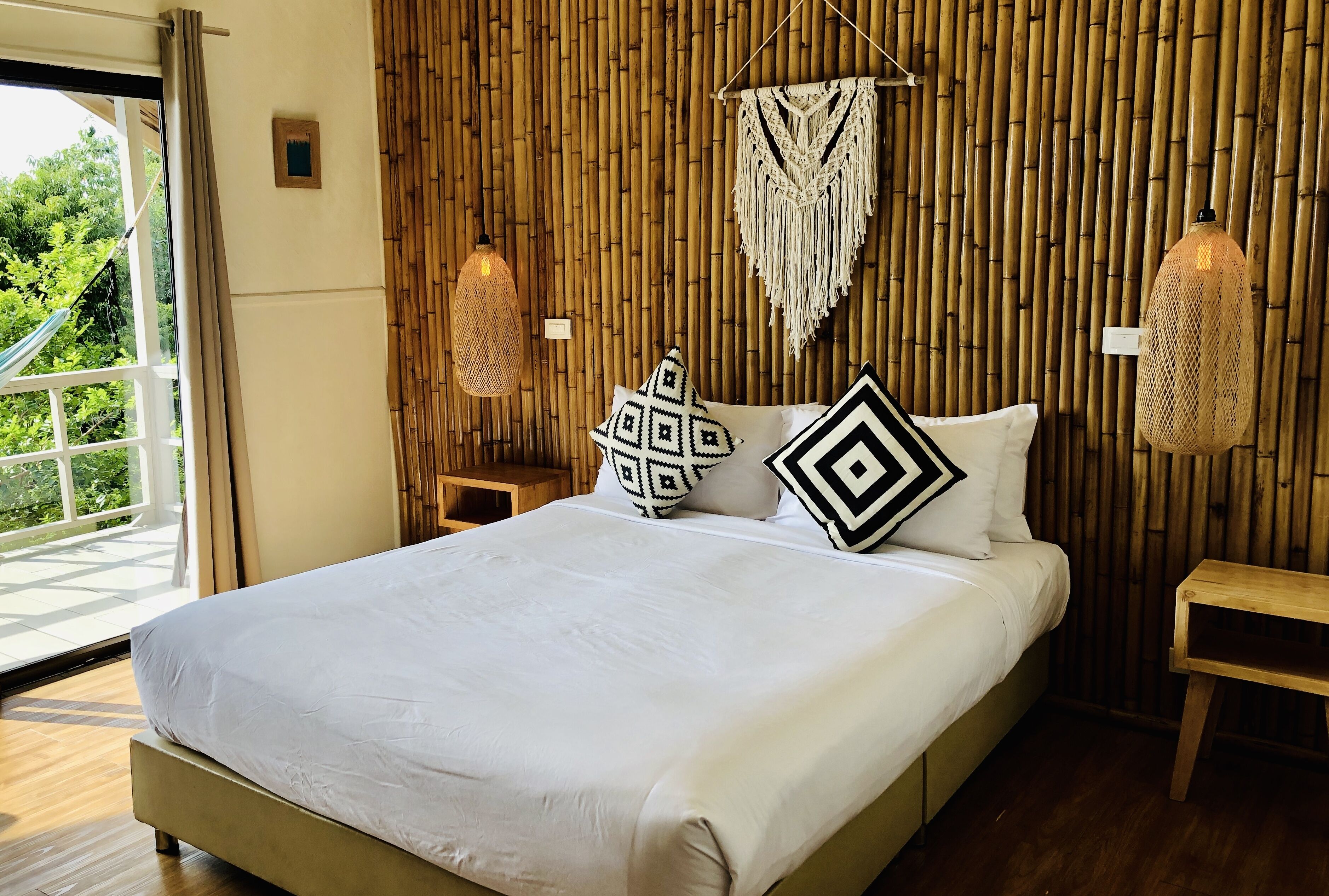 sea view bungalow | premium bedding, minibar, in-room safe, desk