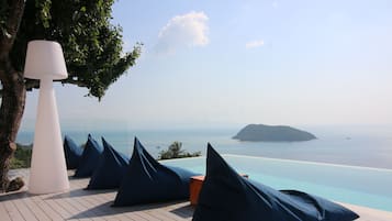 Breakfast, lunch, dinner served; international cuisine, beach views