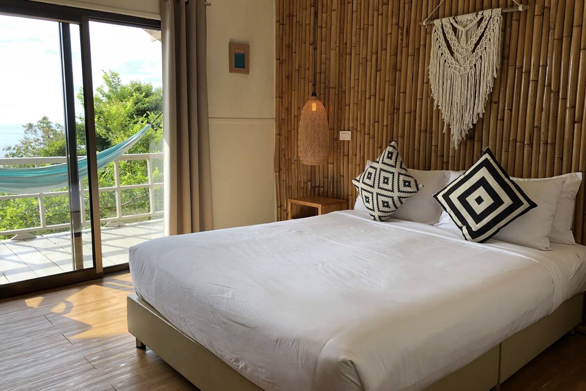 sea view bungalow | premium bedding, minibar, in-room safe, desk