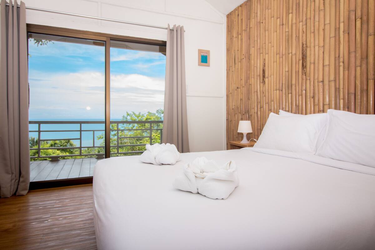 sea view bungalow | premium bedding, minibar, in-room safe, desk