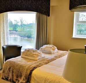 Premium bedding, minibar, in-room safe, desk - Boutique by Browns (Worcester)