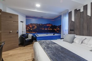 In-room safe, desk, blackout curtains, soundproofing - Suite Home Sardinero (Santander)