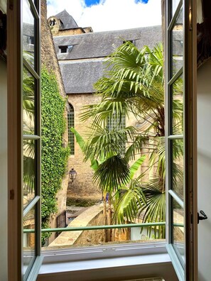 Caja de seguridad en la habitación, insonorización y wifi gratis