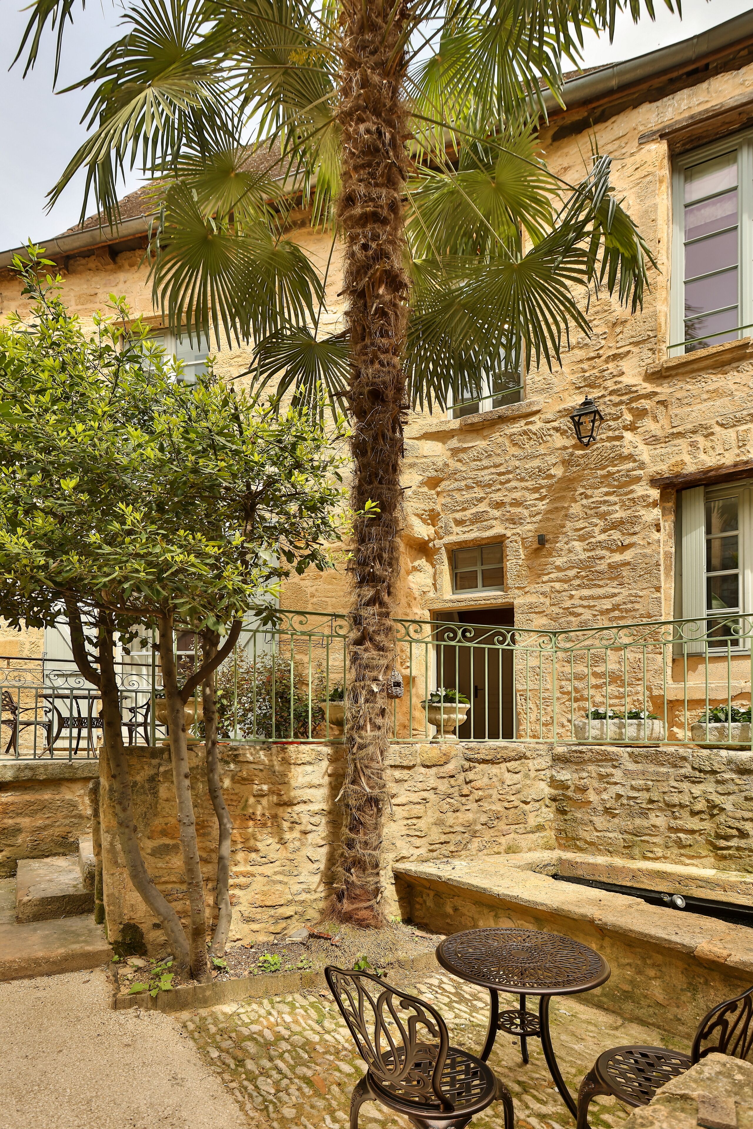 Vista frontal de la propiedad