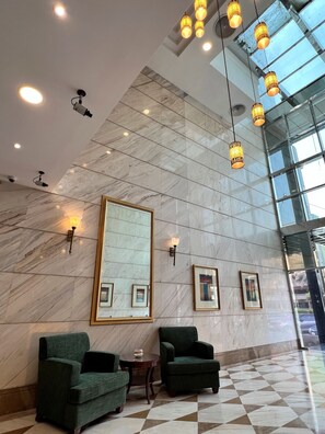 Sala de estar en el lobby