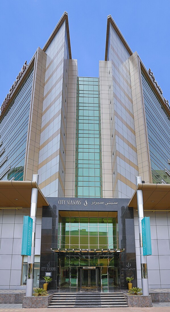 Front of property - City Seasons Suites (Dubai)