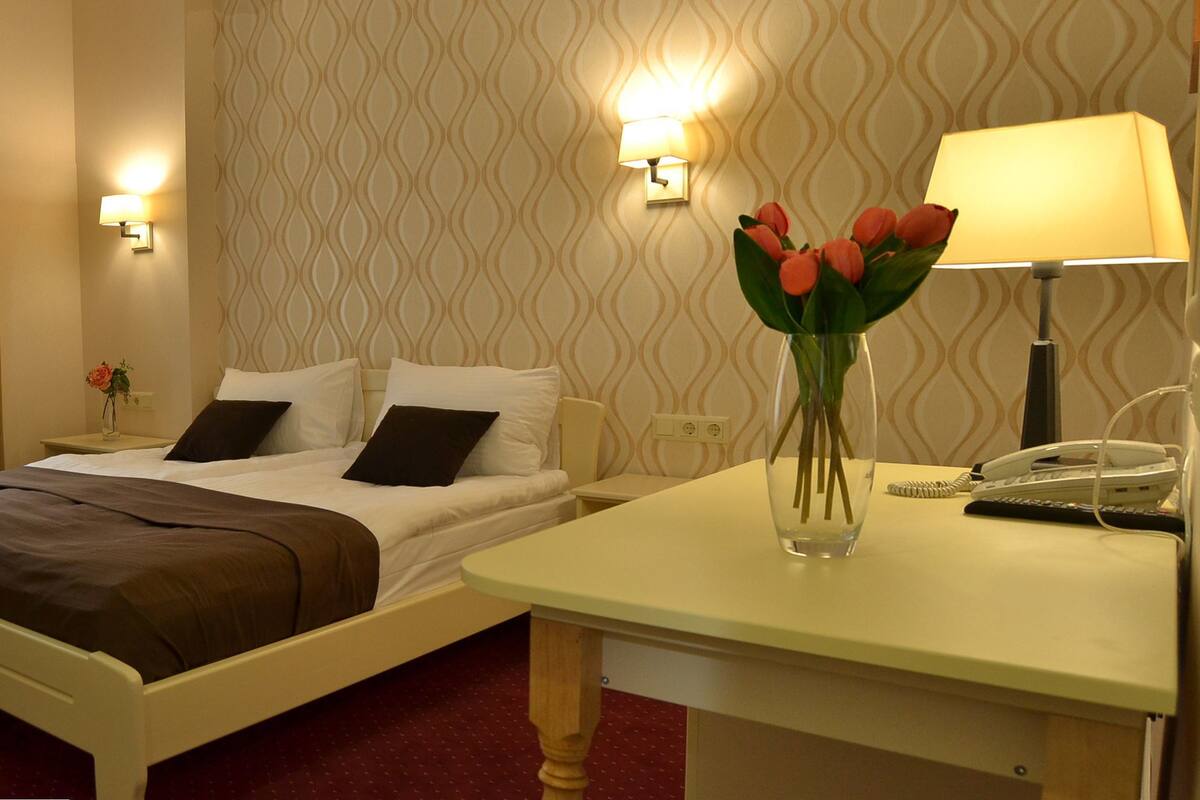 Minibar, in-room safe, desk, iron/ironing board