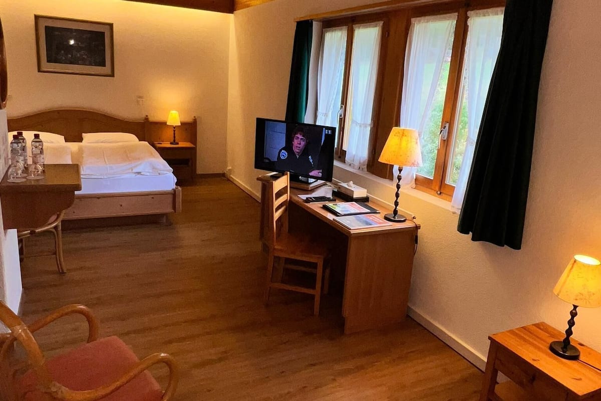 triple room | desk, blackout curtains, free cots/infant beds, rollaway beds